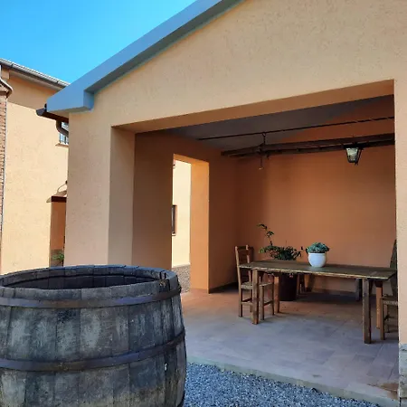 Campo Cantina Ginestra 公寓
