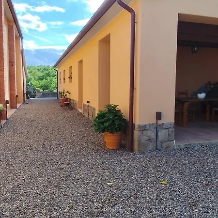 Campo Cantina Ginestra 公寓